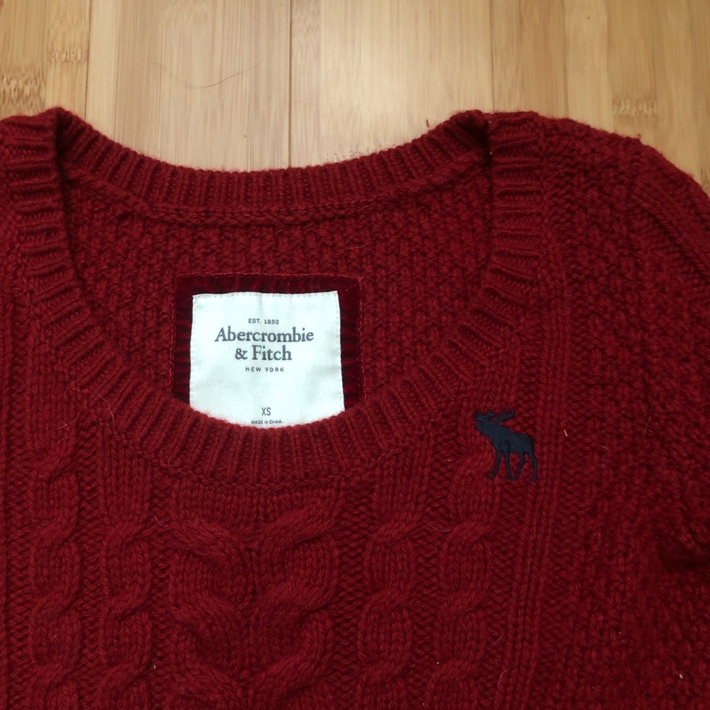 Red pullover sweater - Picture 2 of 4